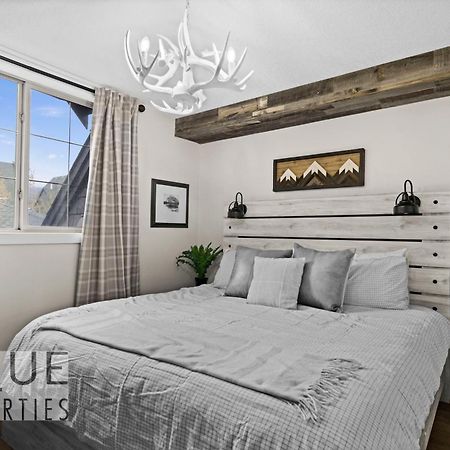 Mystic Mountain Chalet, Heated Outdoor Pool & Hot Tub, Free Parking, Fast Wifi! Канмор Экстерьер фото