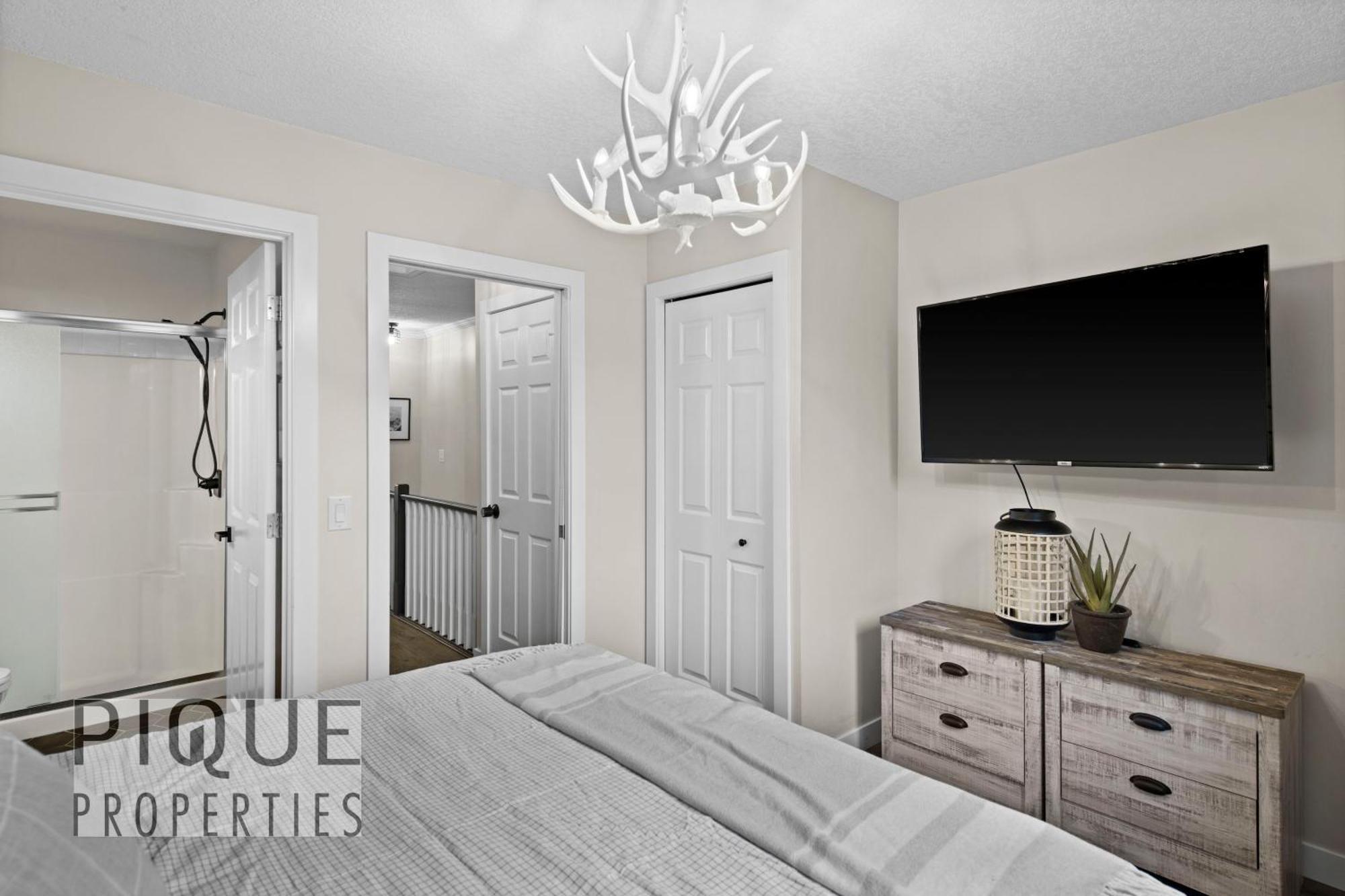Mystic Mountain Chalet, Heated Outdoor Pool & Hot Tub, Free Parking, Fast Wifi! Канмор Экстерьер фото