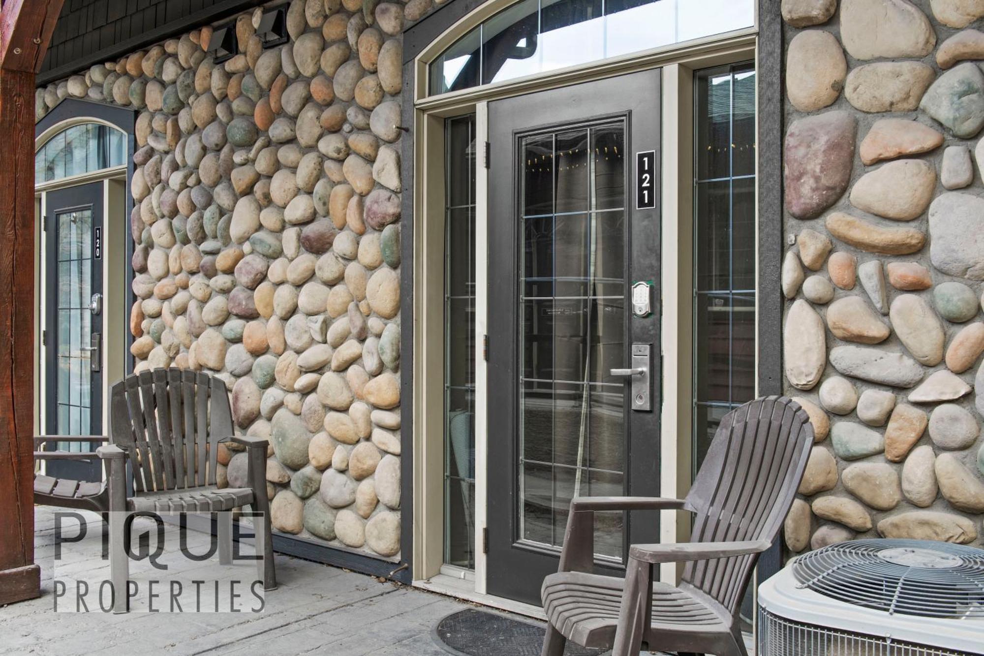 Mystic Mountain Chalet, Heated Outdoor Pool & Hot Tub, Free Parking, Fast Wifi! Канмор Экстерьер фото